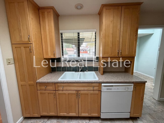 Photo - 108 Montrose Ct