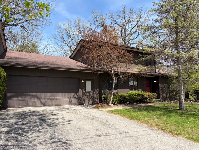 Building Photo - 4016 Pfeiffer Ct