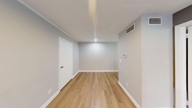 Photo - Spacious 1 Bedroom in Riverside – Washer/D... Unidad 2887-1
