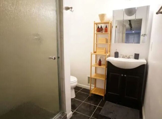 Photo - Beautiful Large Studio in the Heart of Wicker Park Unit Garden