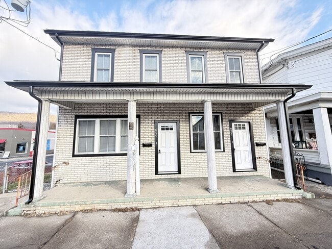 Building Photo - 629 Main St