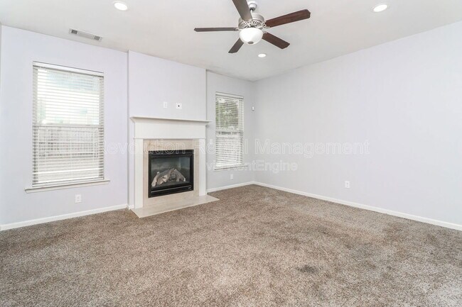 Photo - 5059 Saphire Ct