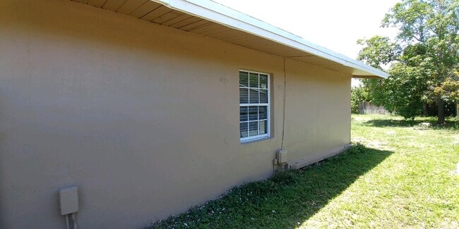 Photo - 355 Hastings St