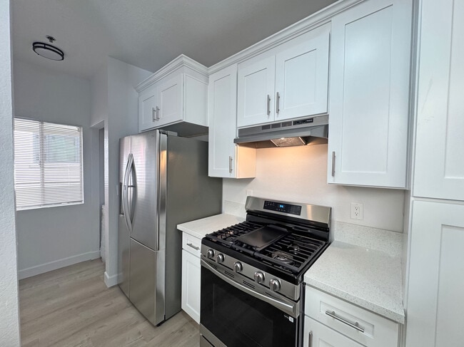 Photo - 156 S Oak Knoll Ave Unidad 301