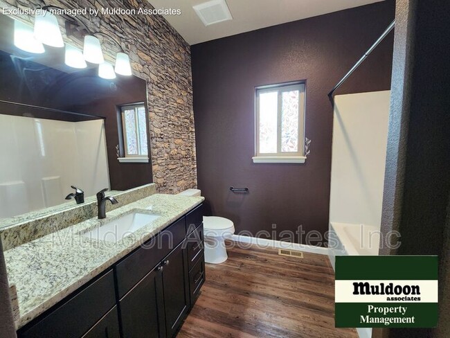 Photo - 326 N Longmont Dr