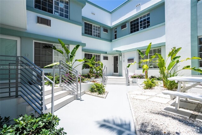 Building Photo - 2416 Flamingo Dr Unit 5 Rental