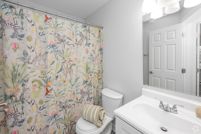 2BR, 1BA - 724SF - Bathroom - La Madera Apartments