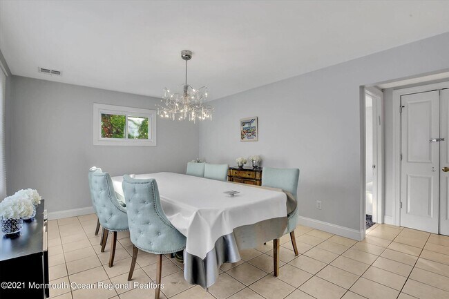 Photo - 980 Woodgate Ave