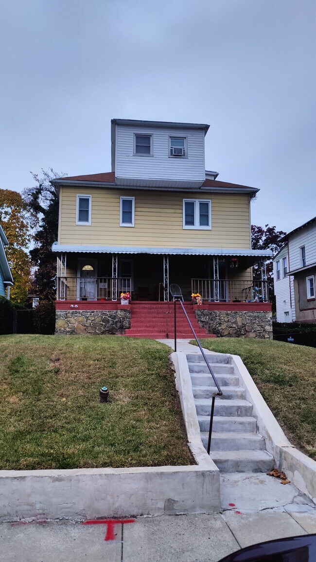 Building Photo - 3404 Alto Rd Unit 2nd floor