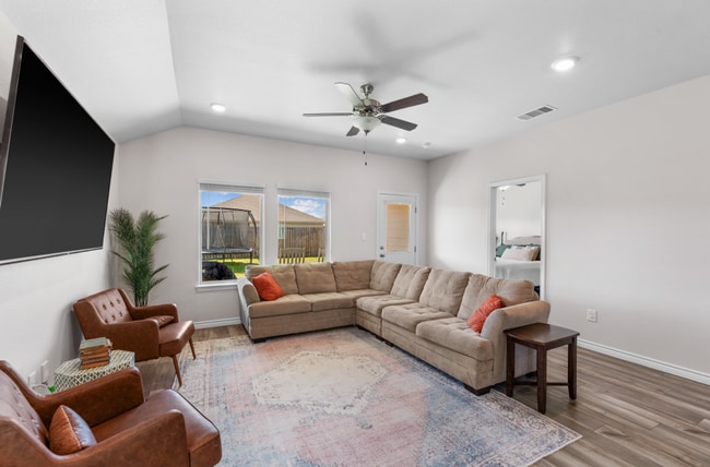 Photo - Rental Listing – London ISD