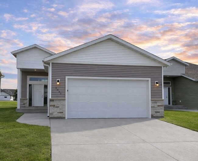 Building Photo - 3033 39th Ave S