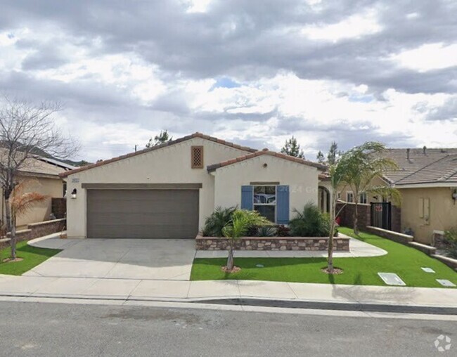 Building Photo - Stunning Single-Story 4 bed/2 Bath Home Lo...