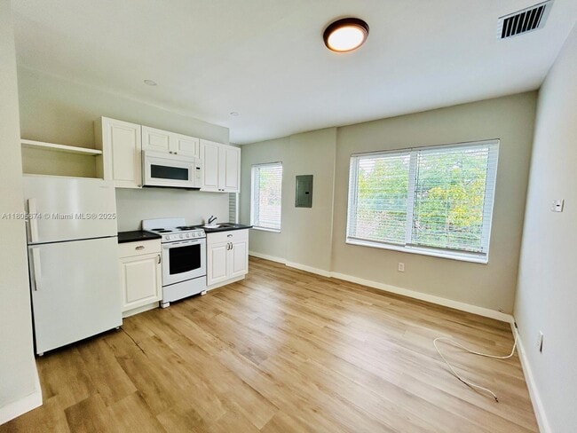 Photo - 534 SW 6th Ct Apartment Unit 2