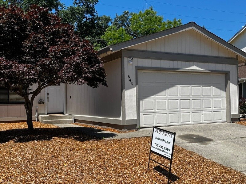 Photo - 843 Falcon Way