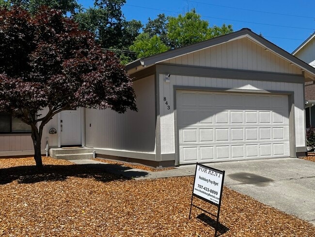 Building Photo - 843 Falcon Way