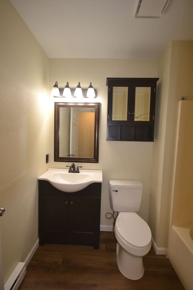 Photo - 4 bed, 2 bath house!