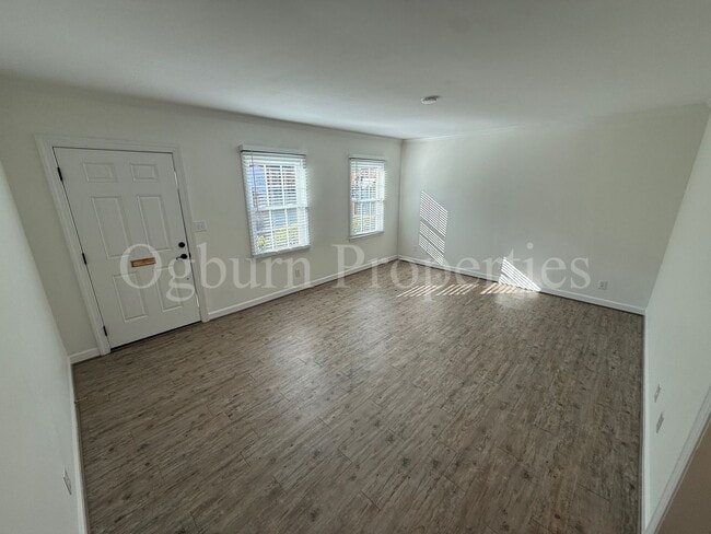 Photo - 321 Hanover Arms Ct