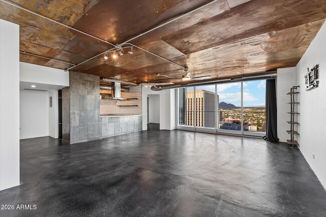 207 W Clarendon Ave Unit G22