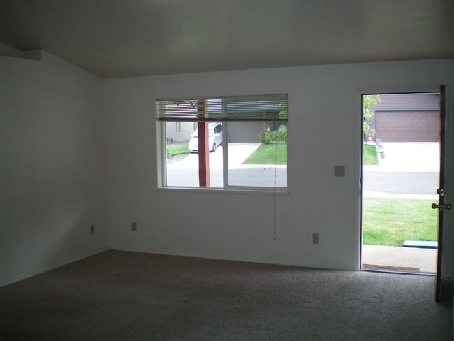 Photo - 3 bed/2bath Duplex for Rent