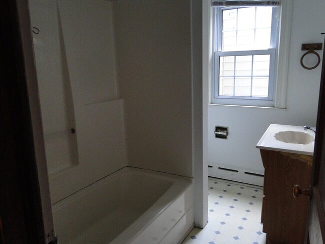 Photo - 106 Pine St