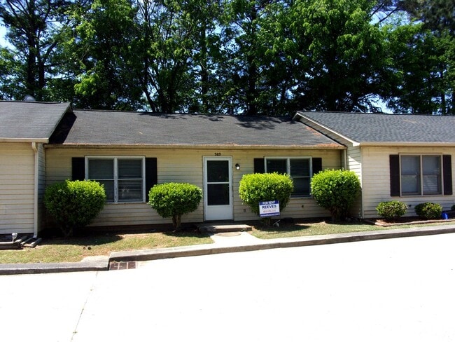 Building Photo - 2 Bedroom 1 Bath Ground Floor Condo