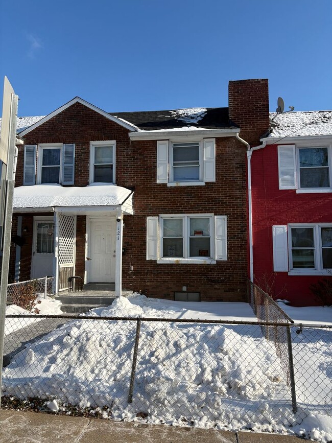 Building Photo - Clean 3BR home, Southeast neighborhood