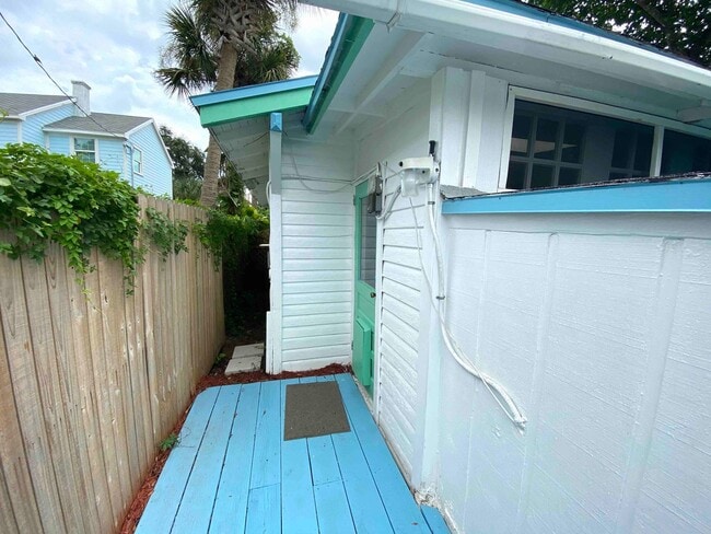 Photo - Beautiful large studio 2 blocks from the b...