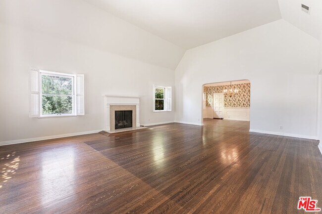 Photo - 240 S Citrus Ave