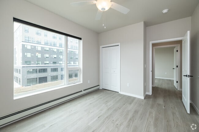 2BR, 2BA - 967SF - Primary Bedroom