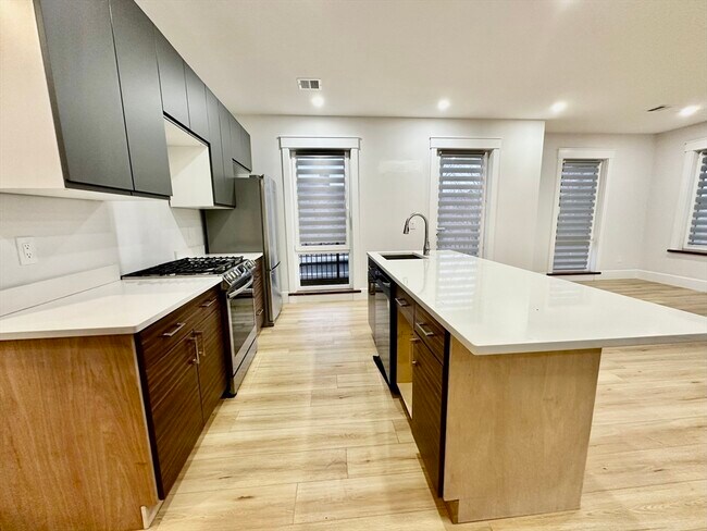 Photo - 100 Mt Pleasant Ave Unidad 3 Rental