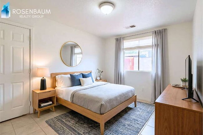 Photo - 1702 W Shangri La Rd Unidad 3