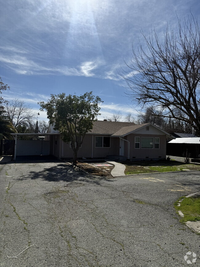 Building Photo - Charming 3-bedroom, 2-bathroom home locate...