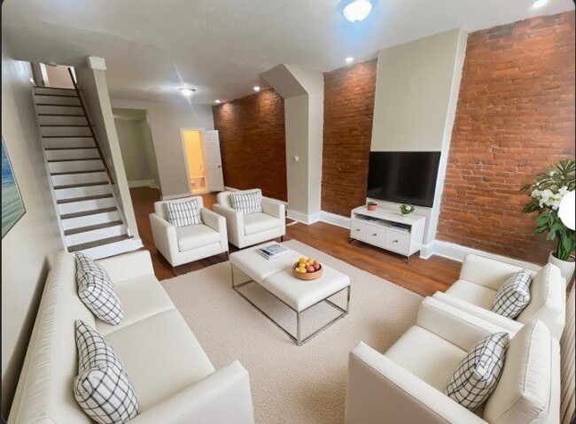 Building Photo - 747 E Woodlawn St Rental