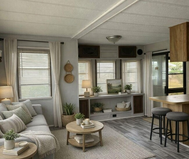 Photo - 16731 US-301