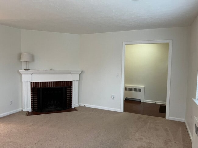 Photo - 405 Hemlock Dr SE