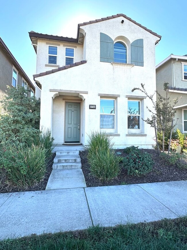 Building Photo - Natomas 3 Bedroom Home with a loft for rent!