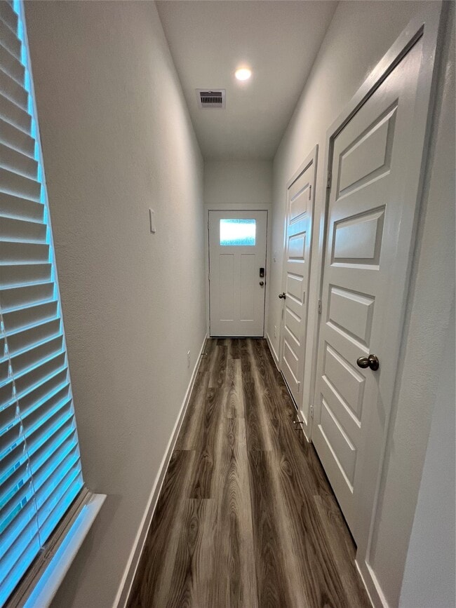 Photo - 2827 Lisburn Ter Ln