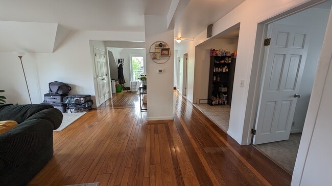 Building Photo - 51 Argyle St Unit 3