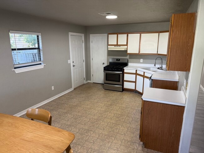 Photo - 1008 S Lowry St