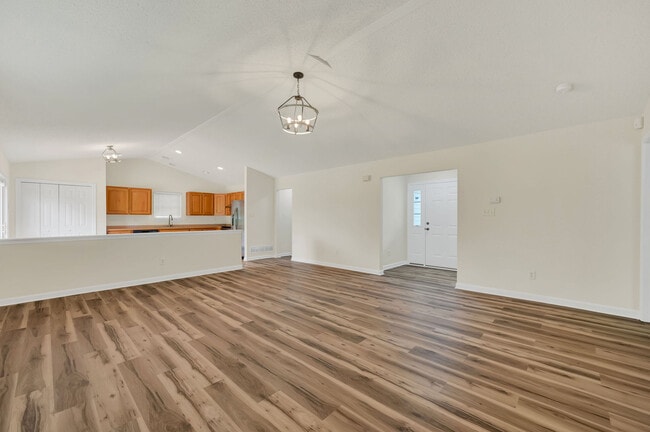 Photo - 270 Oaknoll Ave