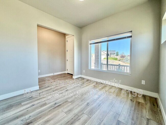 Photo - 673 W Beth Cir