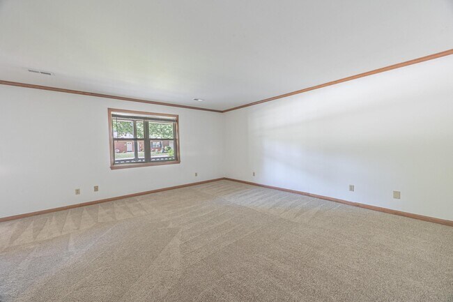 Photo - 10896 Oak Blvd