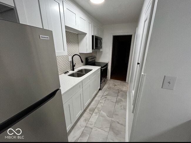 Photo - 5838 Rosslyn Ave