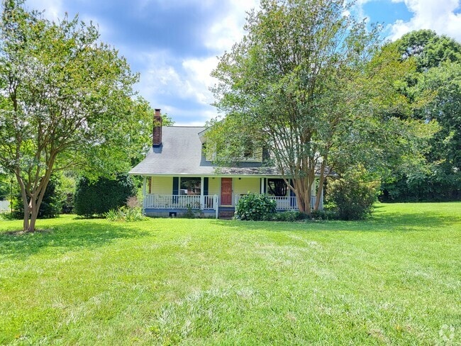 Building Photo - Farm house in Mt Holly