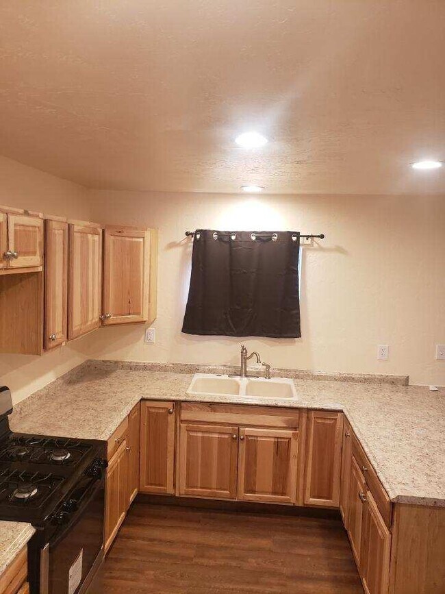 Photo - 210 E Cherry St