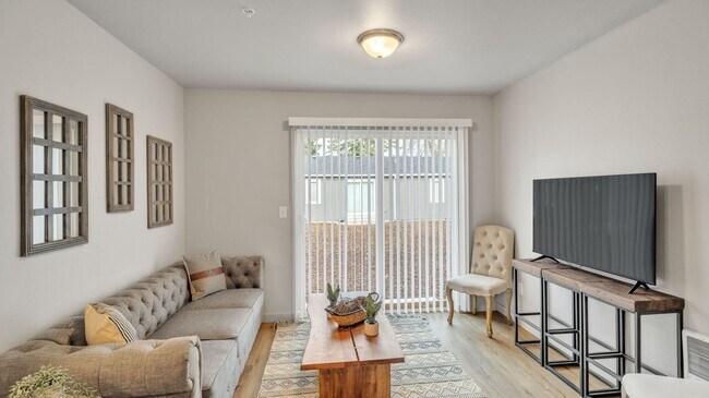 Photo - 555 N. River Rd.