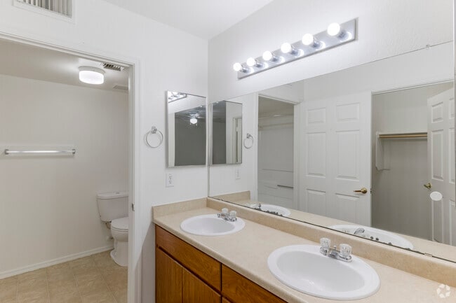 3BR, 3BA - 1,130SF - Primary Bathroom
