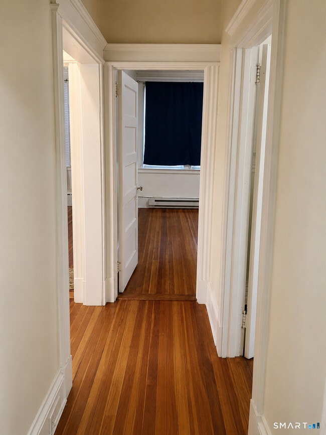 Photo - 1067 Main St