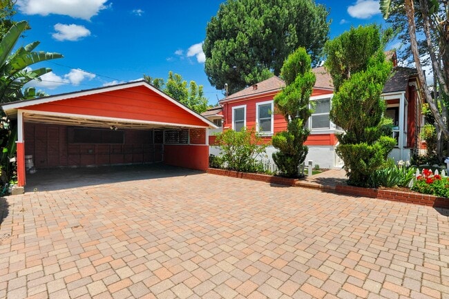 703 Manzanita Ave