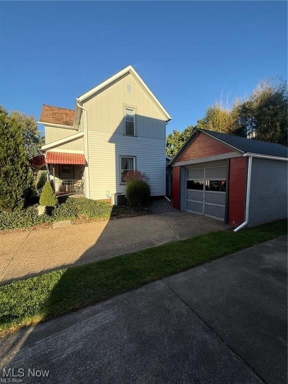 Photo - 450 E 5th St